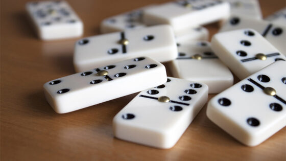 Domino-Qiu-Qiu-560x315.jpg